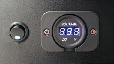 バッテリーボルトメーター